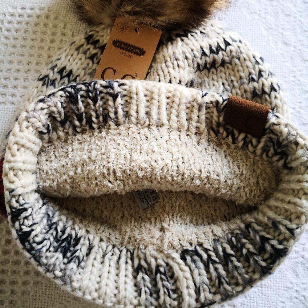 C.C Women's Soft Stretch Cable Knit Warm Fuzzy Lined Skully‎ Cap/Beanie - Picture 3 of 3